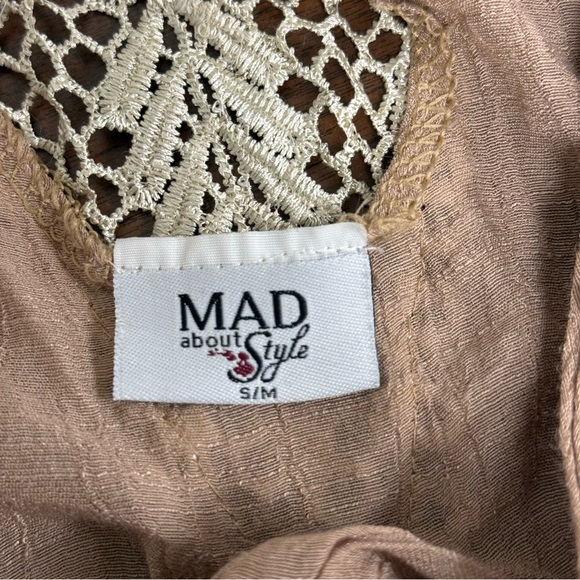 Mad About Style Elegant Lace Trim Blouse in Cream. Size Small/Medium - Picture 5 of 6